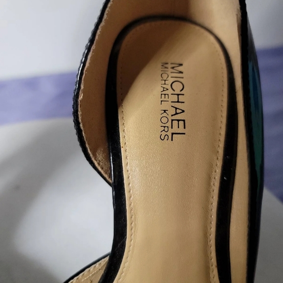 Michael Kors Patent Leather Black Heels. Size 5. - Picture 4 of 7